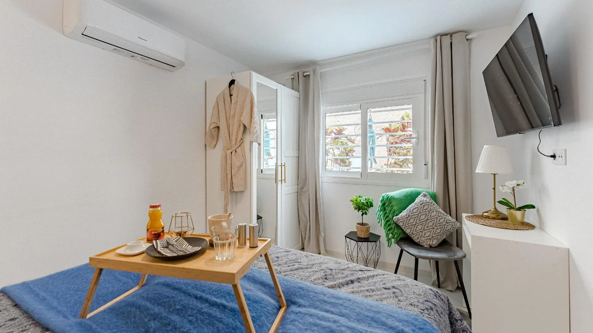 אדחה Das Kleine Casa Daisy ספרד